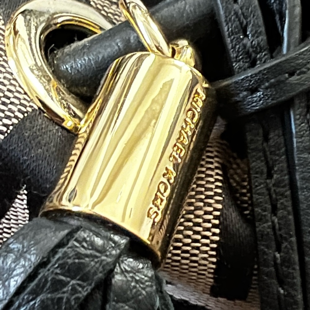 MICHAEL KORS EUC BAG - Picture 9 of 11